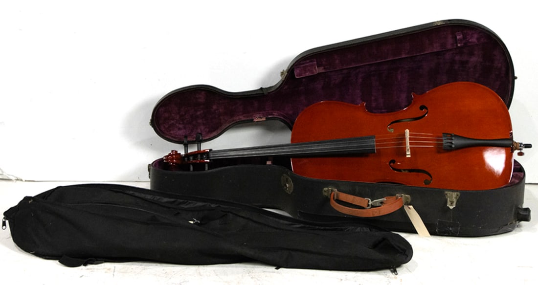 A full-size cello in soft case (1 of 2)