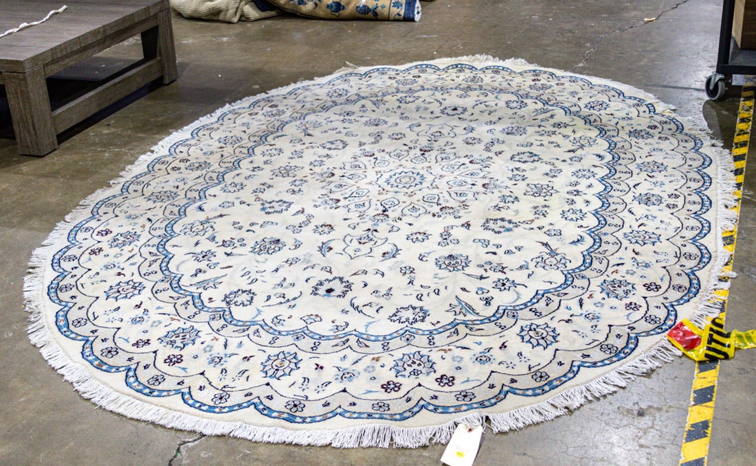 An Indo Tabriz style part silk circular carpet (1 of 1)