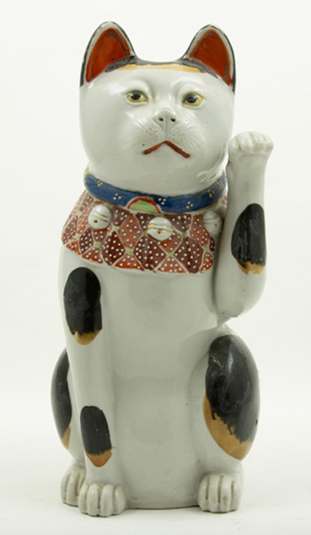 A Kutani Maneki neko (1 of 3)