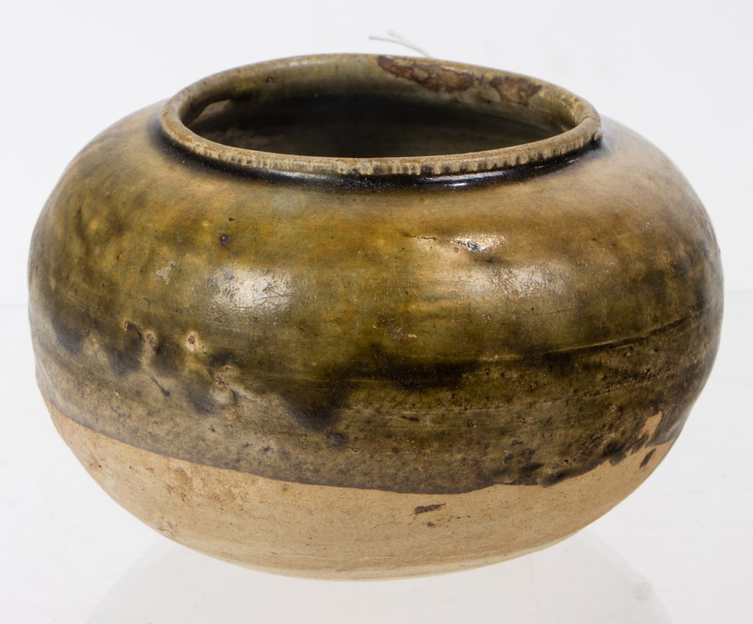 A Chinese olive glazed globular jar (1 of 1)
