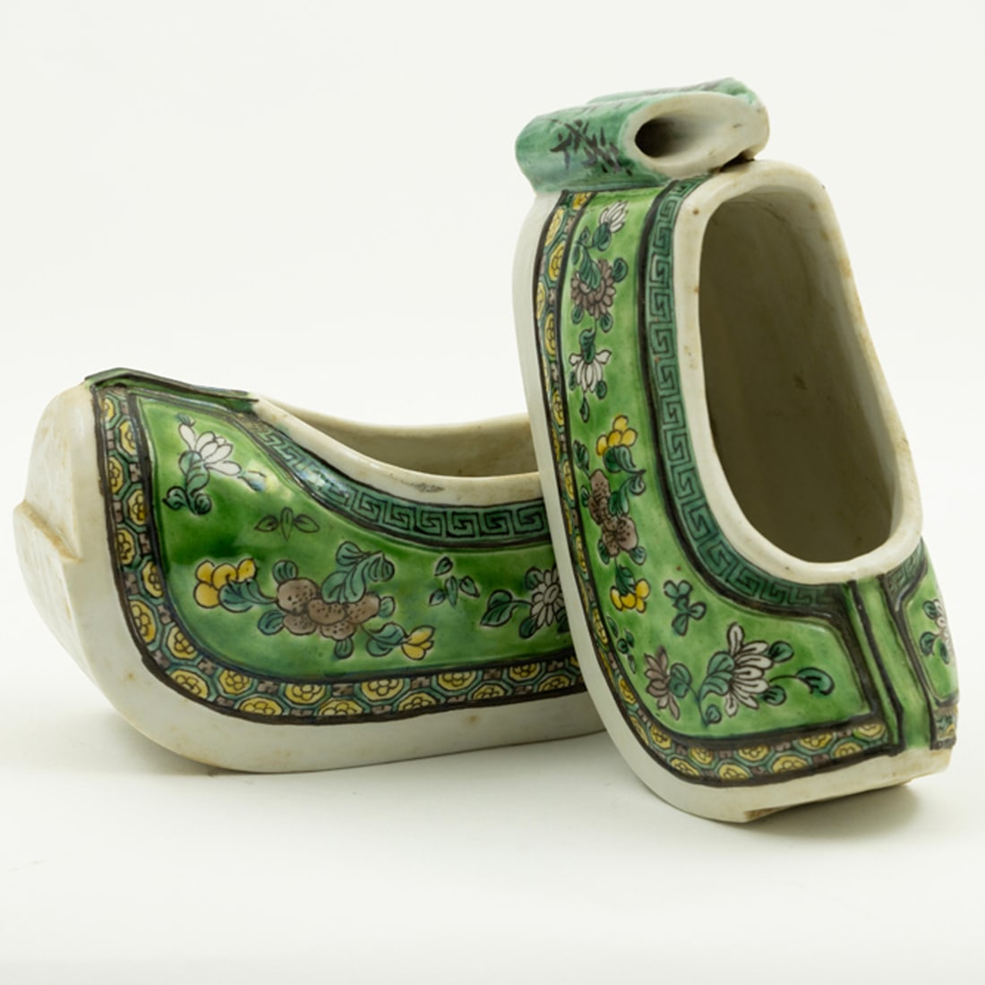 A pair of Chinese famille verte shoe form brush washers (1 of 3)