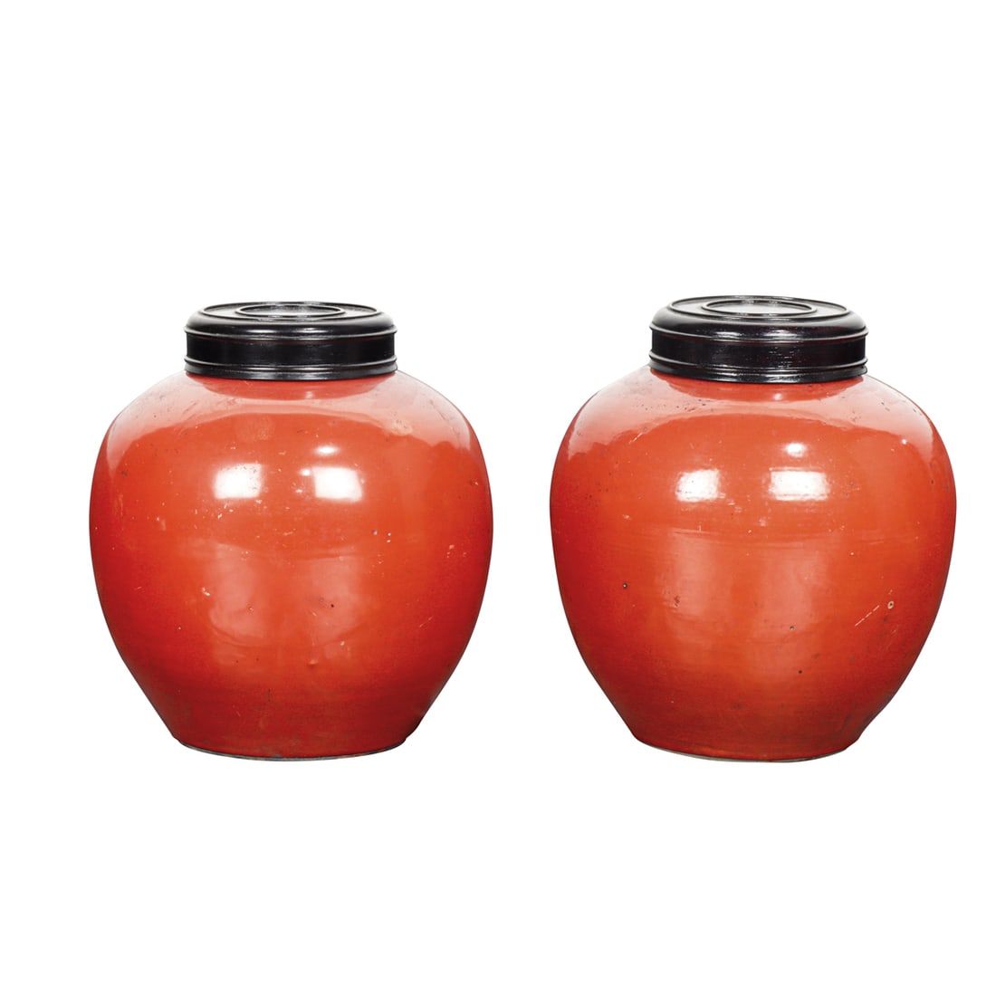 A pair of Chinese coral ground jars (1 of 5)