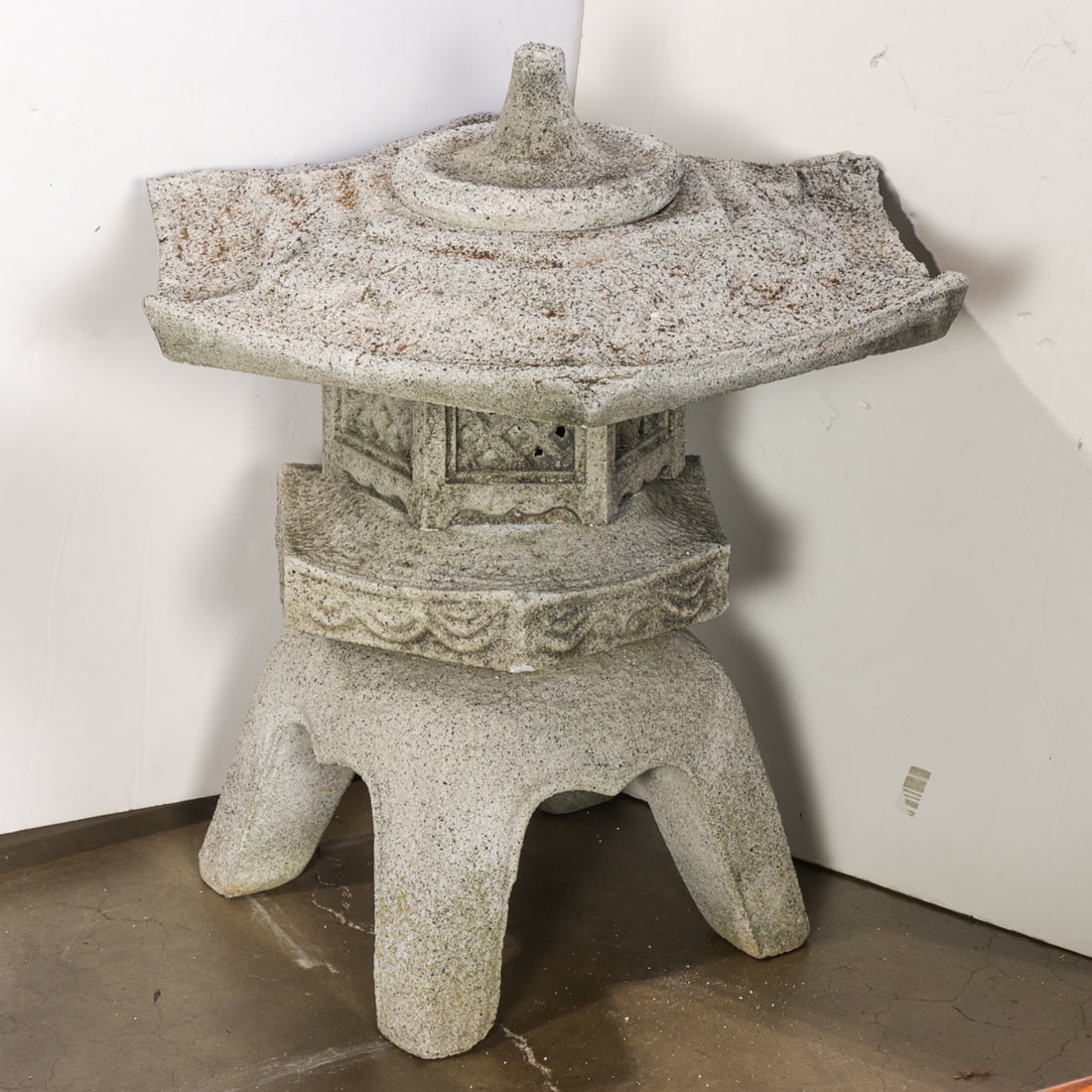 A Japanese stone garden lantern (1 of 1)