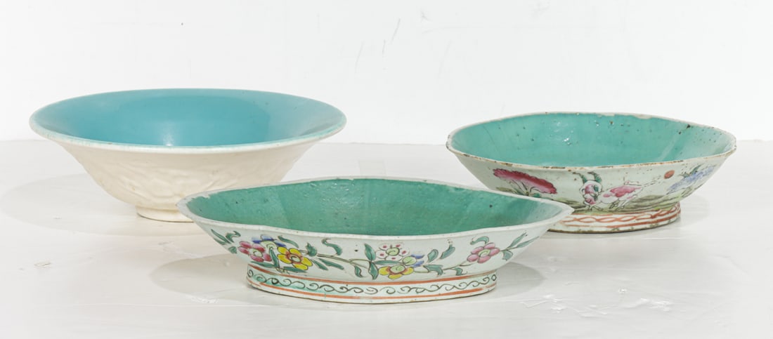 (lot of 3) Chinese porcelain bowls: (lot of 3) Chinese porcelain bowls. Late 19th century, from 8" to 10" wide.