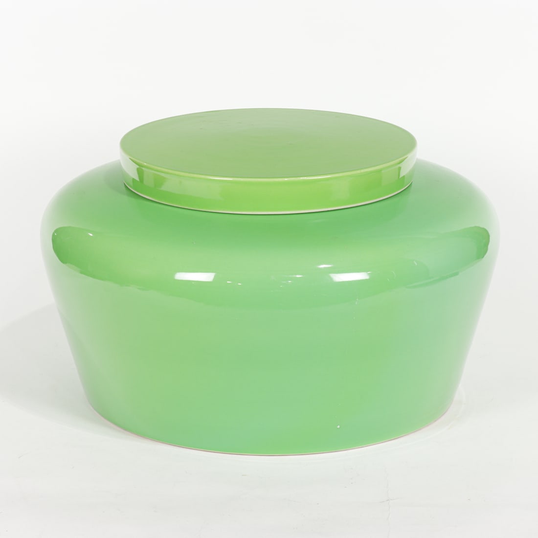 Chinese apple green glazed circular jar and cover (1 of 1)