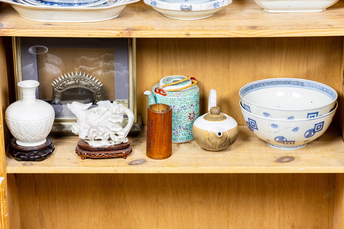 A group of assembled home decorative objects (1 of 1)