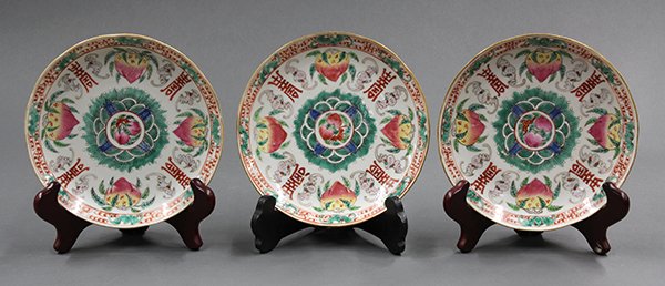 Chinese Porcelain Dishes, Bats/Peach: (lot of 3) Chinese polychrome enameled porcelain dishes, late Qing/early Republic period, the interior decorated with peaches, aubergine bats and shou characters, while the rim accented with green bat
