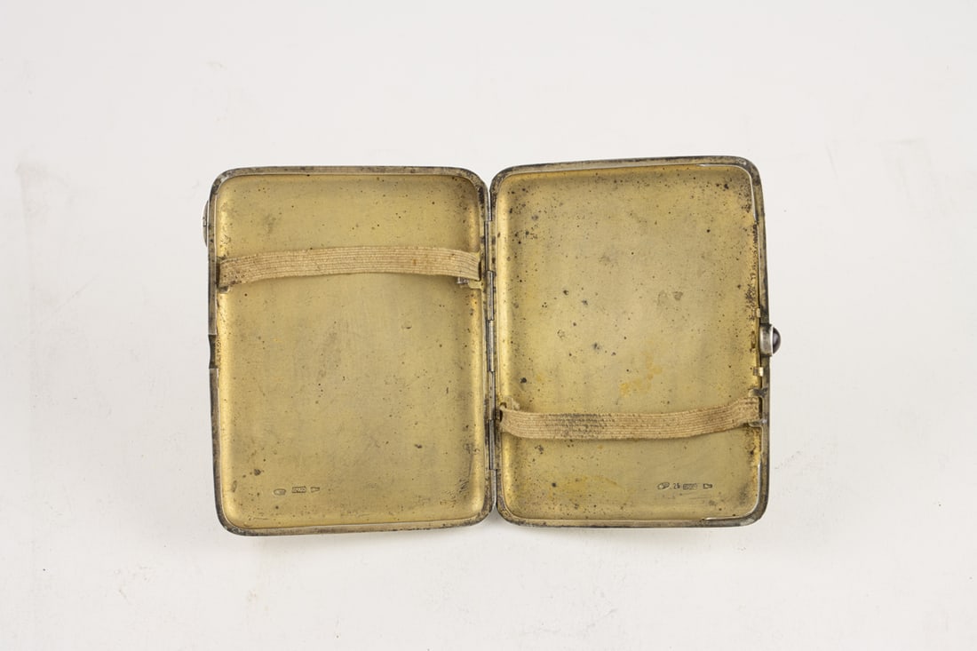 A Russian 84-standard silver cigarette case with ruby button clasp - 3