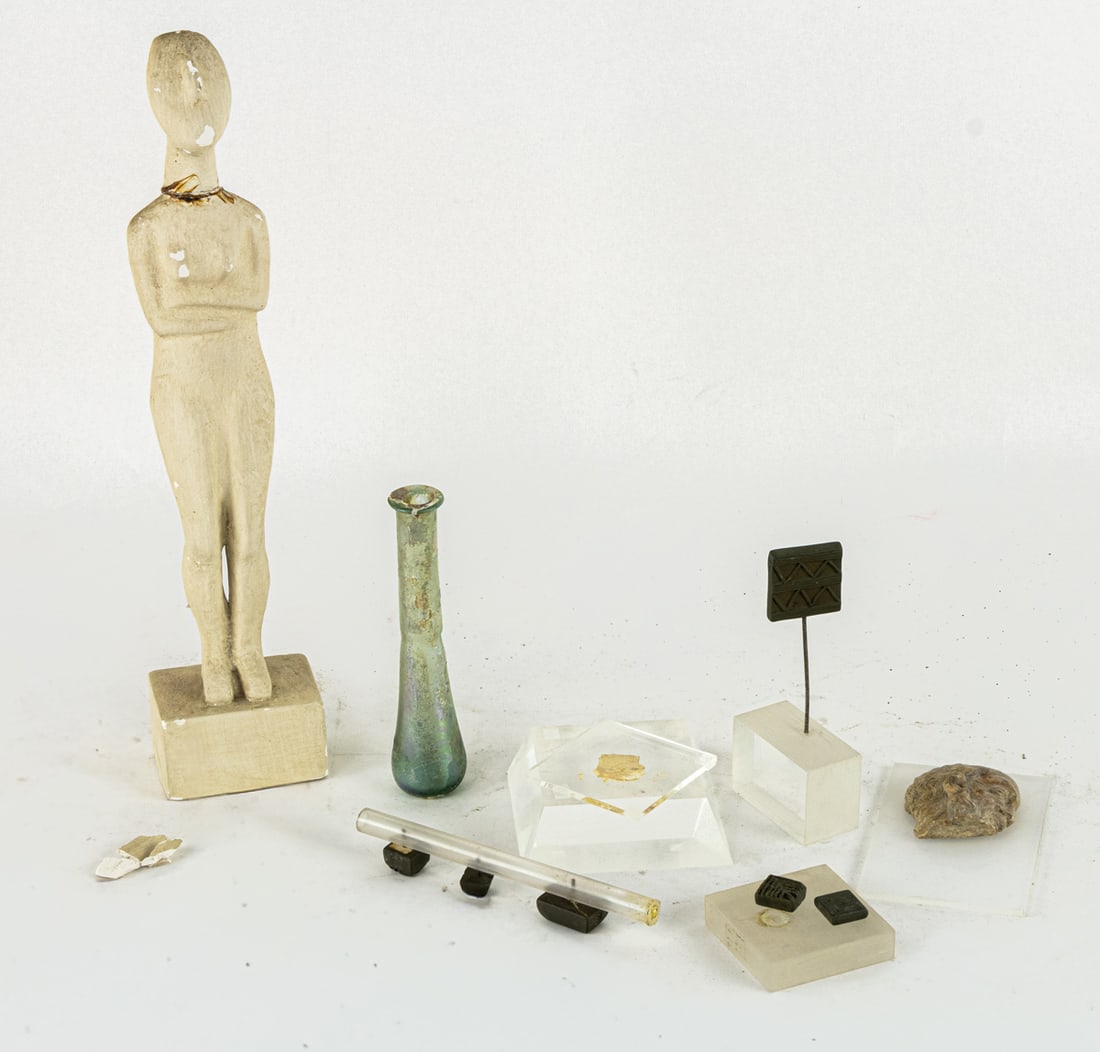 An assembled group, including Roman glass (1 of 1)