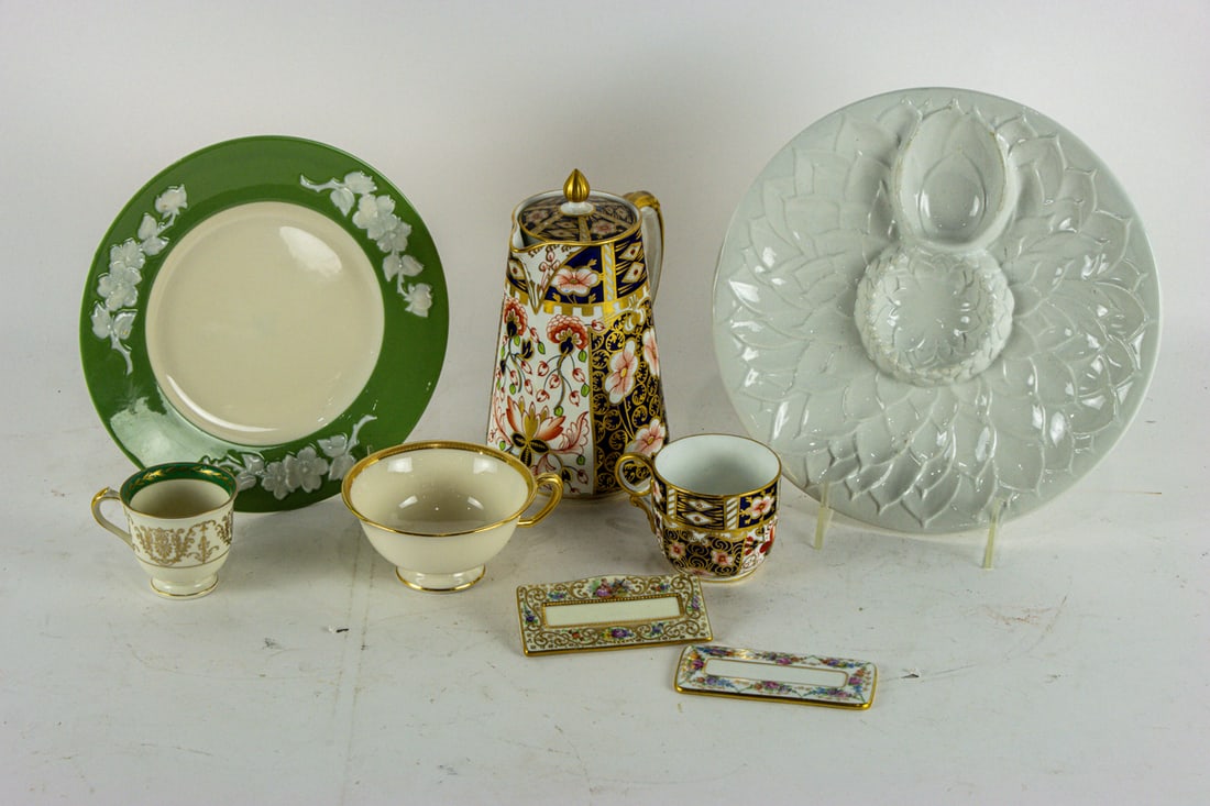 An assembled group of porcelain (1 of 2)