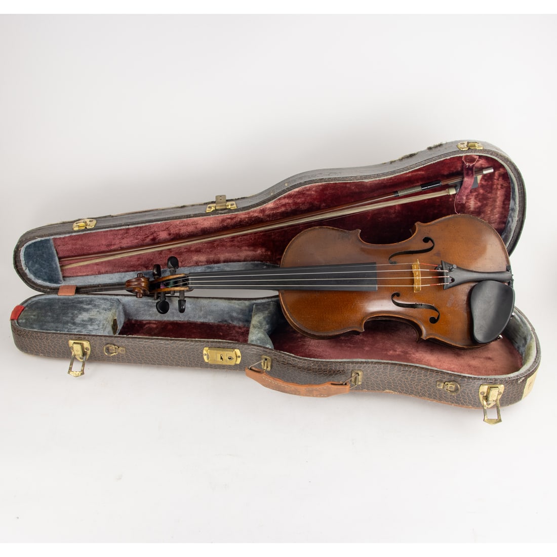 An Albert August Heberlein full size violin (1 of 3)