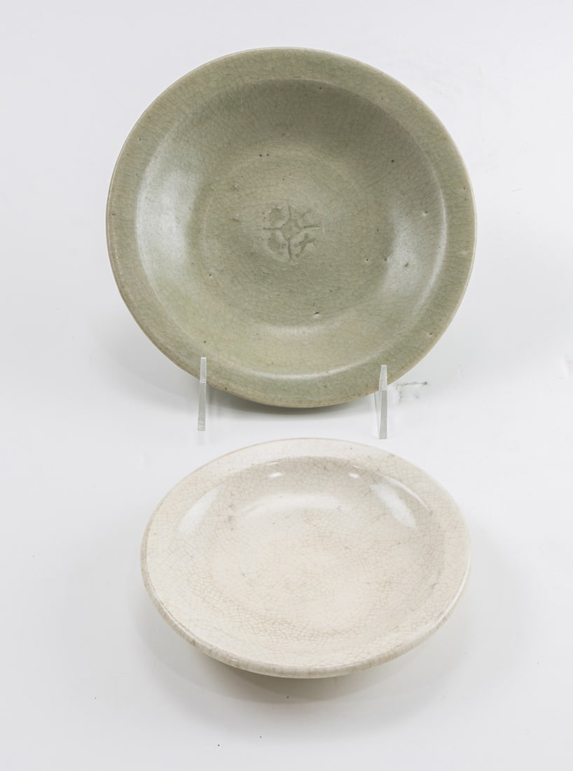 (lot of 2) Chinese crackle glazed bowls: (lot of 2) Chinese crackle glazed bowls. From 6" to 8" across.