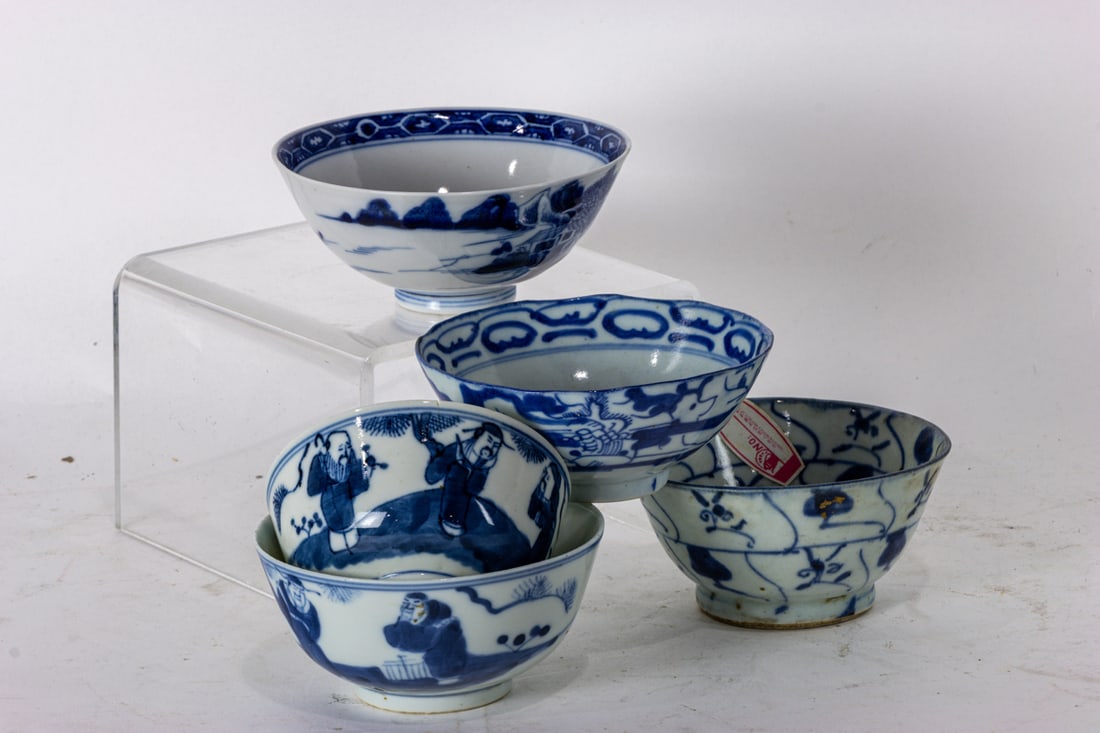 A large group of Chinese blue and white 'Three Immortals' bowls (1 of 2)
