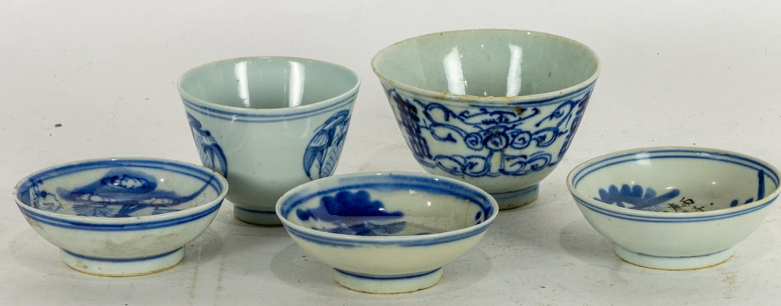 A large group of Chinese blue and white saucer dishes and bowls: A large group of Chinese blue and white saucer dishes and bowls. 20th century, 3.5" widest.