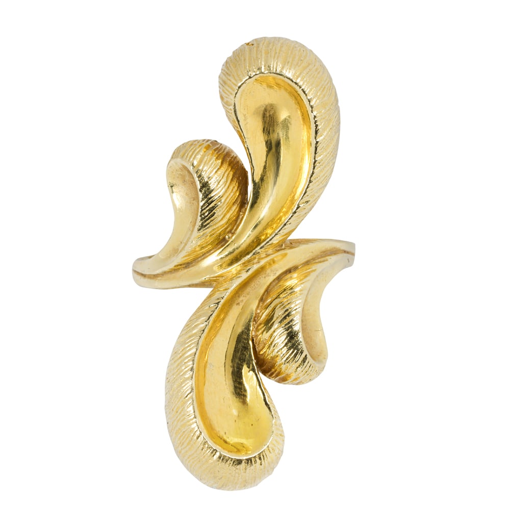 An 18k gold ring (1 of 2)