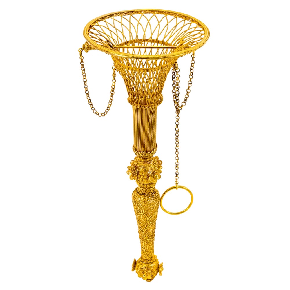 A very rare Chinese high carat gold posy holder or tussie mussie with box (1 of 6)