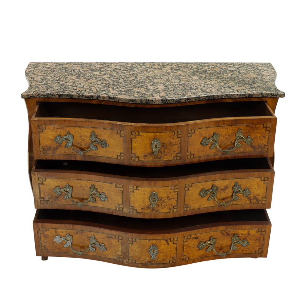 A French commode - 3