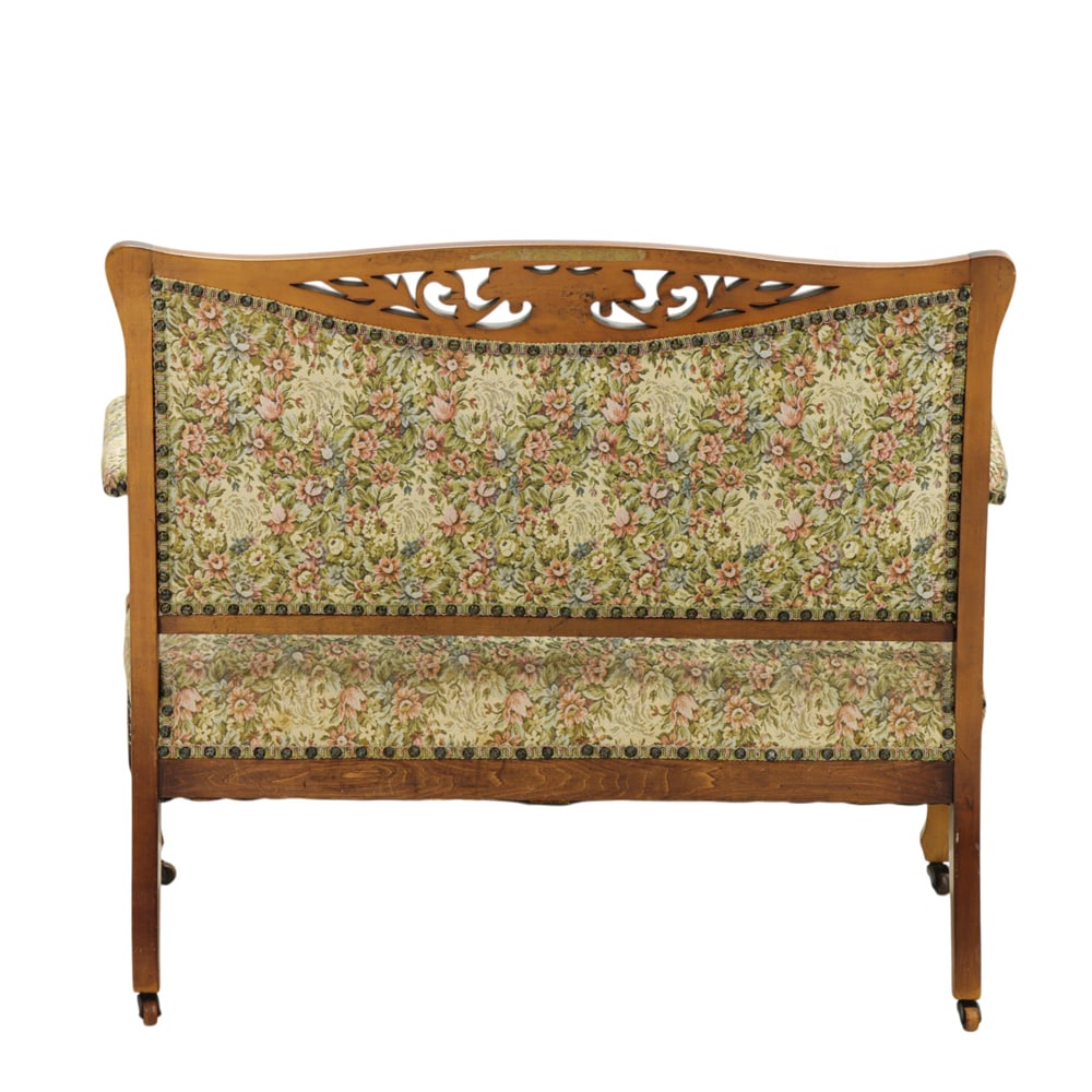 A Victorian settee - 3