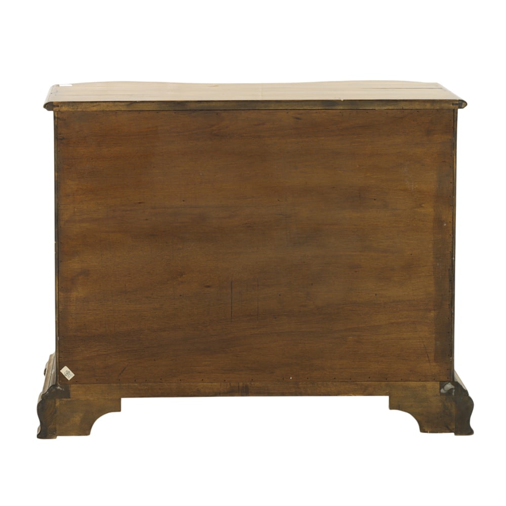 A reverse serpentine commode - 4