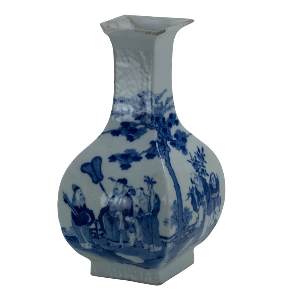 A Chinese blue and white square-form vase (1 of 5)