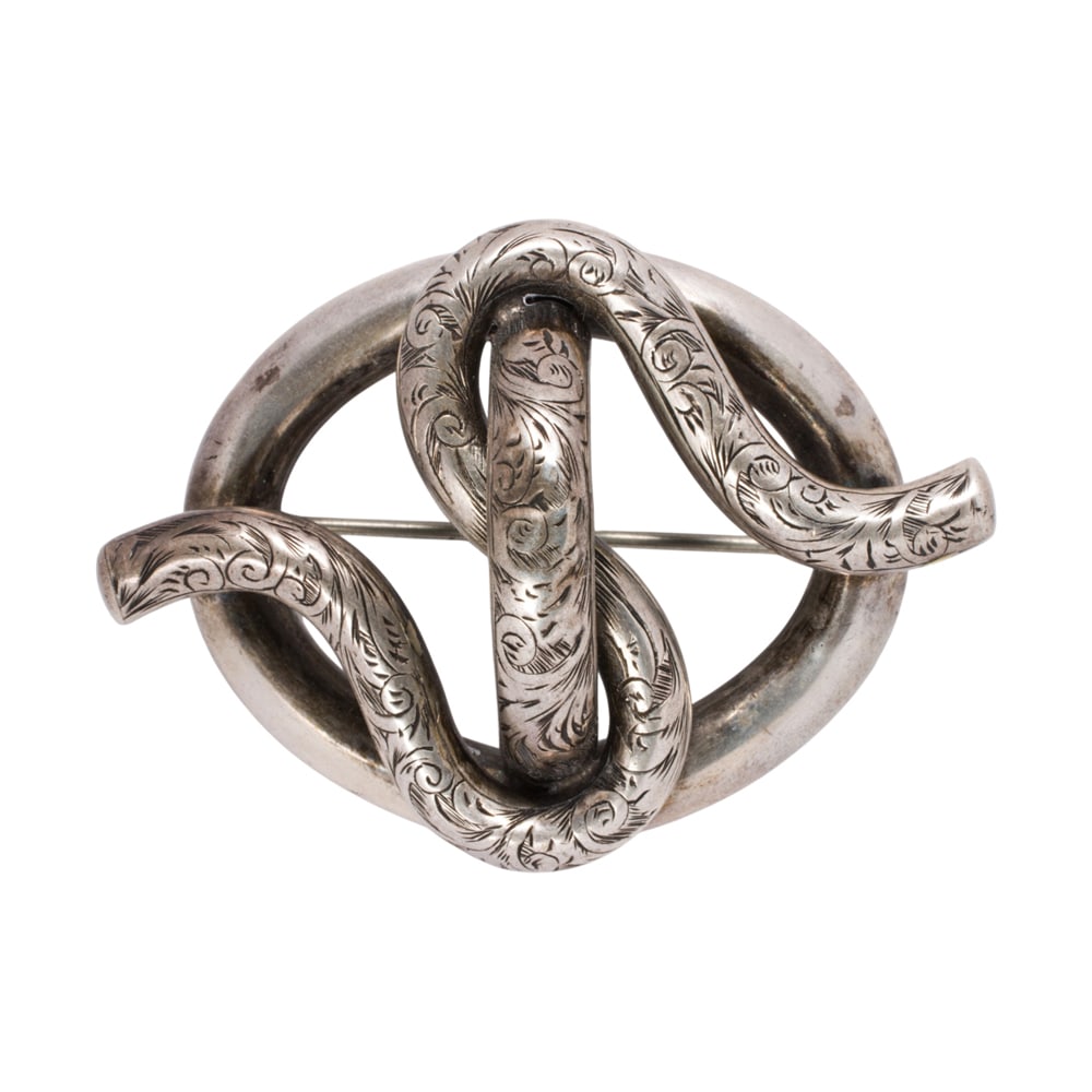An antique silver brooch (1 of 1)