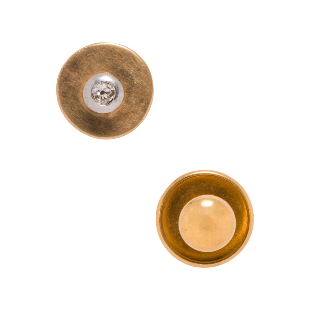 Two gold cufflinks (1 of 2)