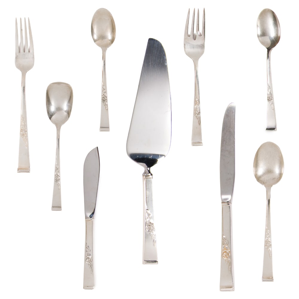 A sterling flatware set, Reed & Barton, Classic Rose: A sterling flatware set, Reed & Barton, Classic Rose, comprising: 7-7 3/8 in forks, 8 salad forks, 9 teaspoons, 4 soup spoons, 2 butter spreaders, 1 sugar spoon, (41.83 oz t.); 1 butter serving