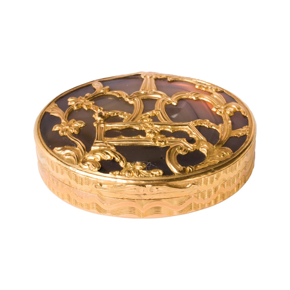 An English Rococo style 18k gold mounted agate patch or pill box (1 of 4)