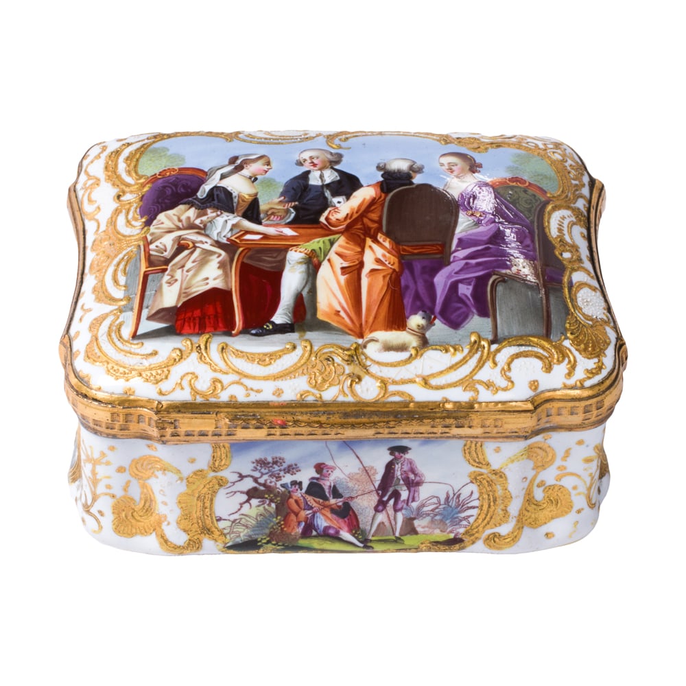 A fine English enamel snuff box (1 of 3)