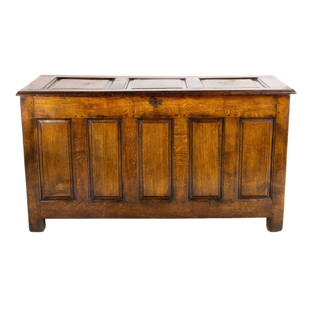 An English George I blanket chest (1 of 5)