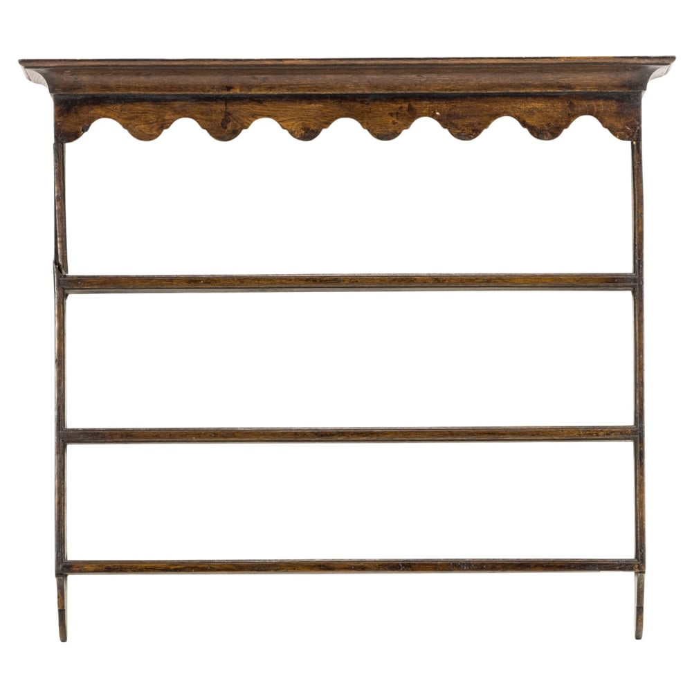A Georgian oak hanging cupboard with scallop apron (1 of 5)
