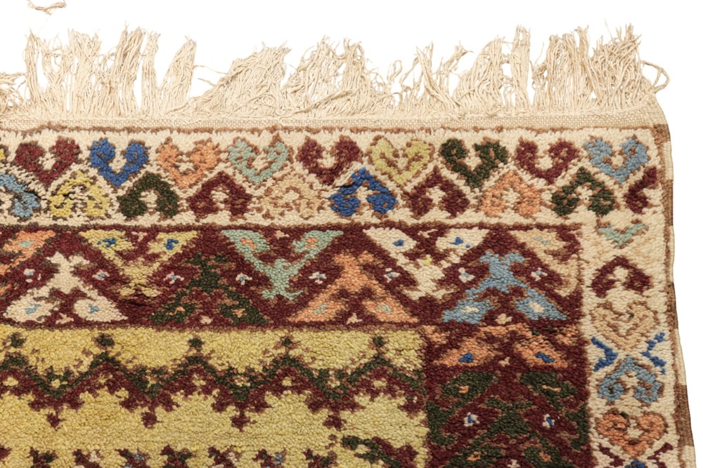 A Moroccan wool rug - 3