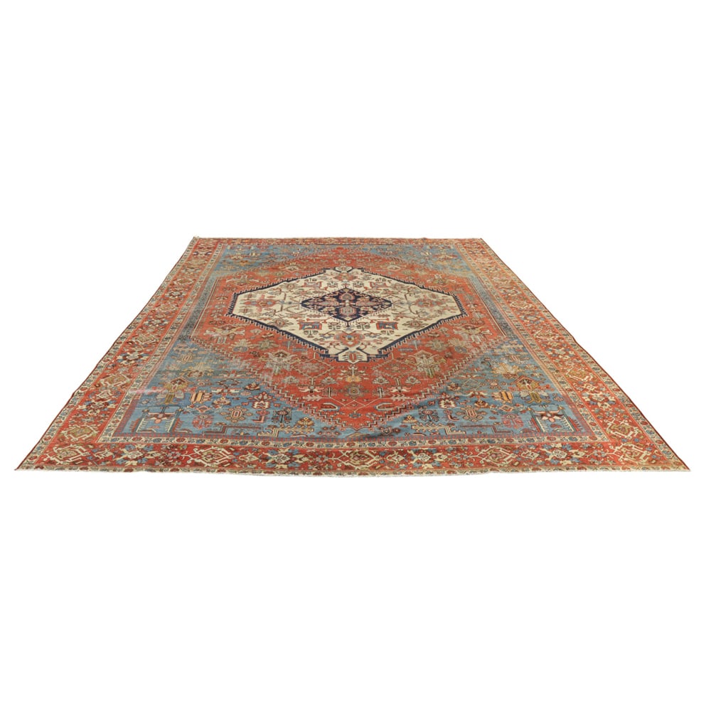 An antique Persian Serapi carpet (1 of 4)