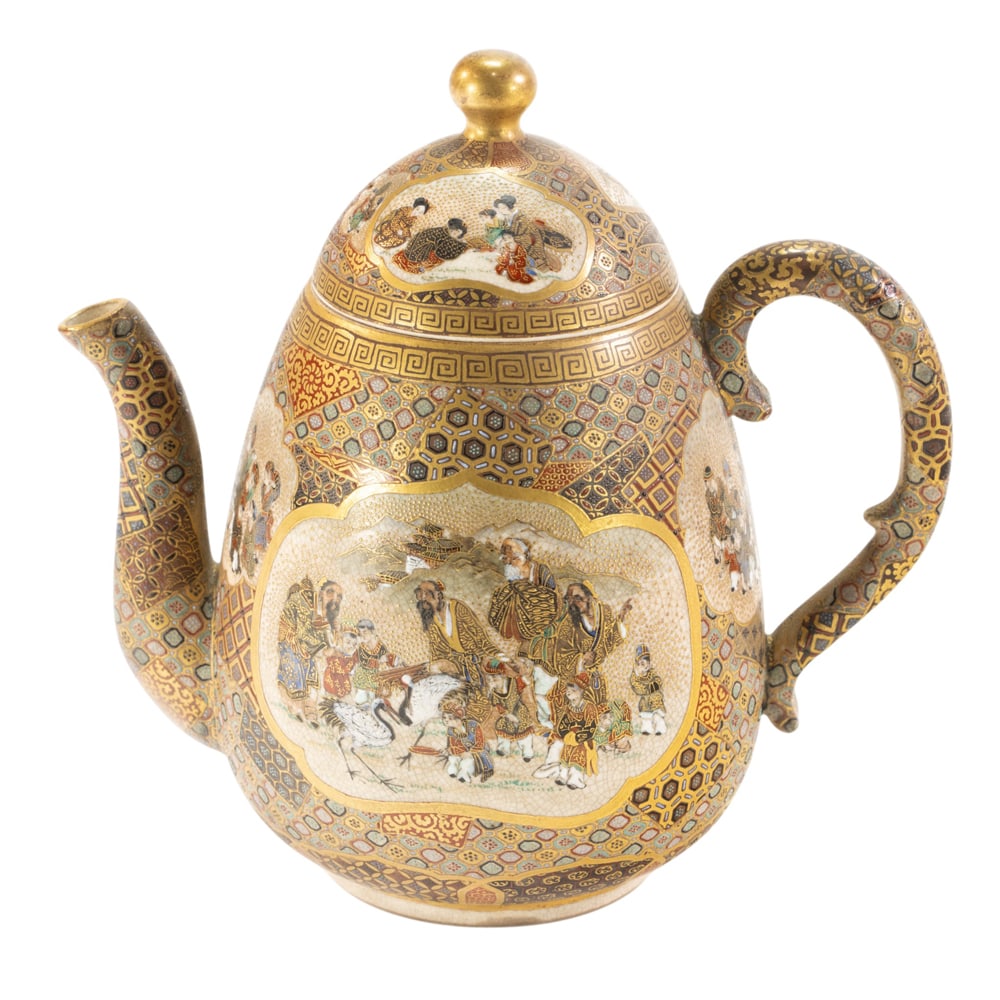A Japanese Satsuma teapot (1 of 3)