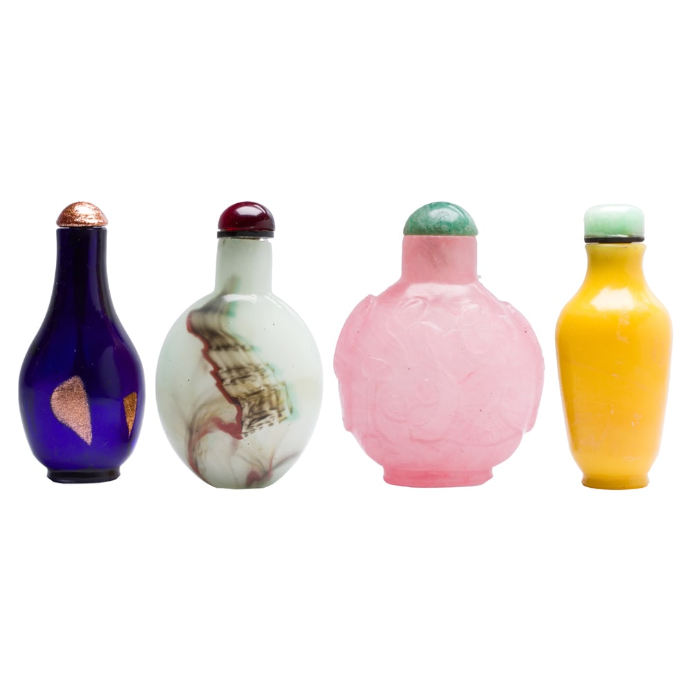 (lot of 4) Chinese glass snuff bottles (1 of 2)
