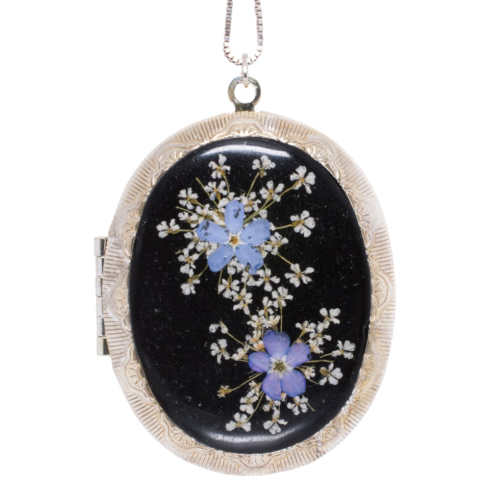 A pressed flower locket (1 of 1)