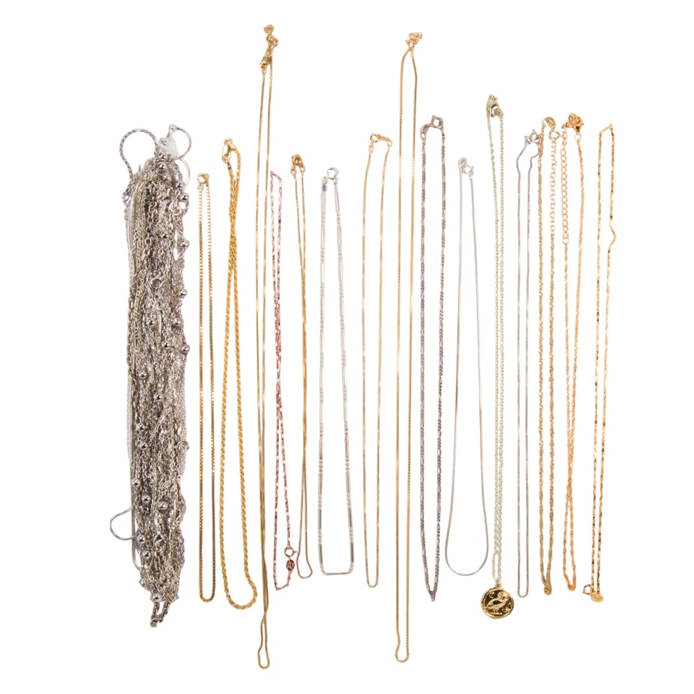 A miscellaneous group of silver chains (1 of 1)