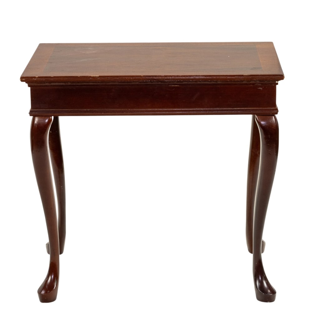 A Queen Anne style side table (1 of 1)