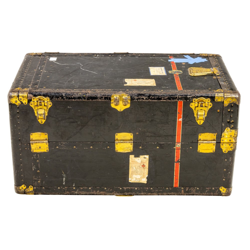 An American wardrobe trunk with brass corner supports (1 of 1)