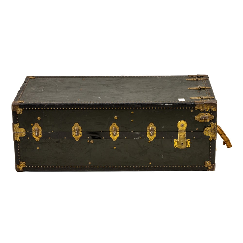 An American wardrobe trunk (1 of 1)