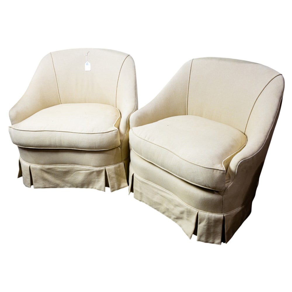 A pair of cream linen upholstered club chairs: A pair of cream linen upholstered club chairs, 32"h x 32.5"w x 31"d (overall); 20"h x 23"d (seat)