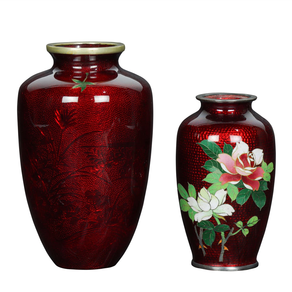 (lot of 2) Japanese Ginbari vases: (lot of 2) Japanese Ginbari vases. Featuring floral motif, Meiji period, from 4.75" to 5.125" high.
