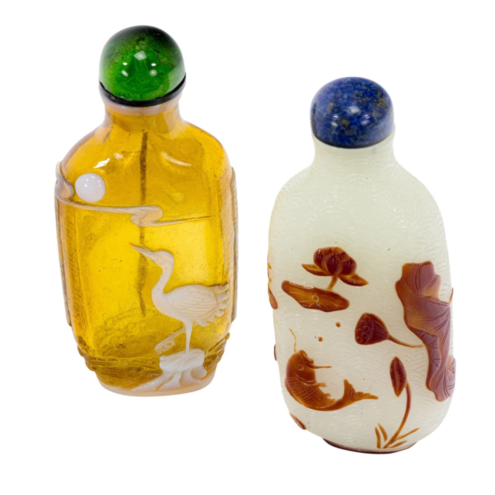 (lot of 2) Chinese overlay Peking glass snuff bottles (1 of 3)