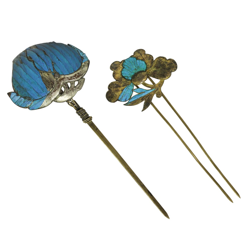(lot of 2) Chinese kingfisher feather and mixed metal hair pins: (lot of 2) Chinese kingfisher feather and mixed metal hair pins. 19th century, 5.25" and 6.25" long.