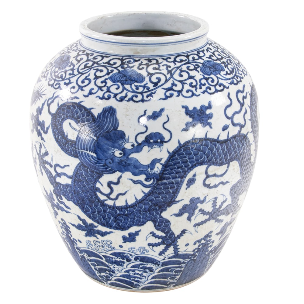 A large Chinese blue and white 'dragon' jar (1 of 1)