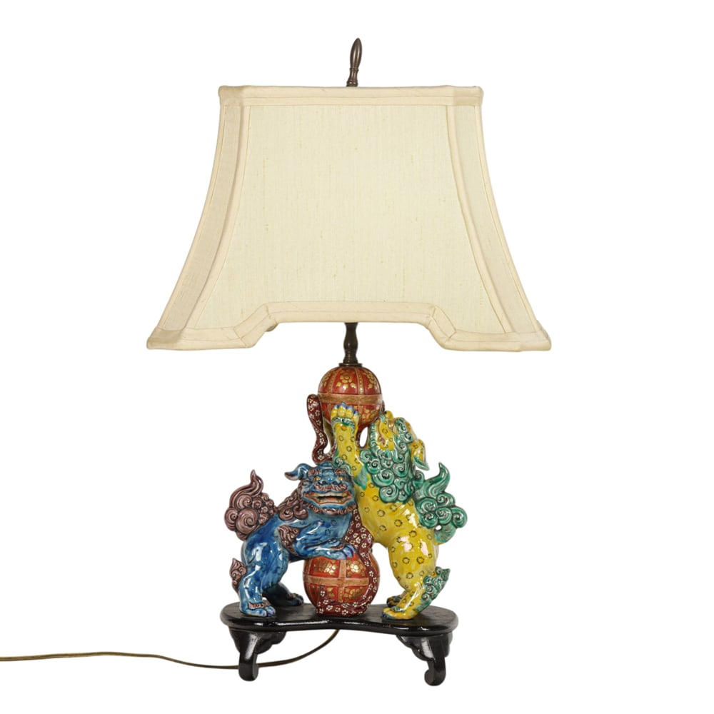 A Japanese Kutani 'shishi' lamp (1 of 1)