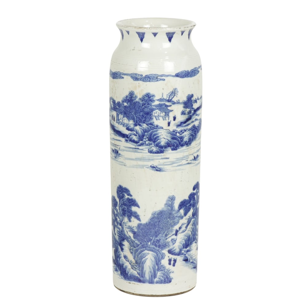 A Chinese blue and white vase (1 of 2)
