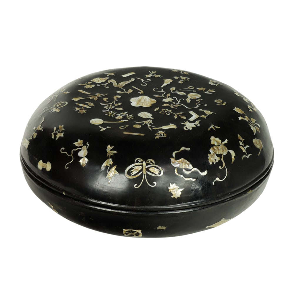A Chinese mother-of-pearl inlaid lacquered circular box (1 of 1)