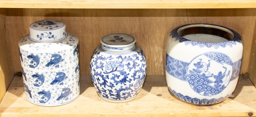 (lot of 3) Chinese and Japanese blue and white containers (1 of 1)