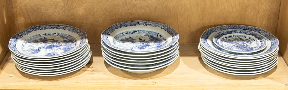 A large group of Chinese export blue and white dishes and soup bowls (1 of 1)
